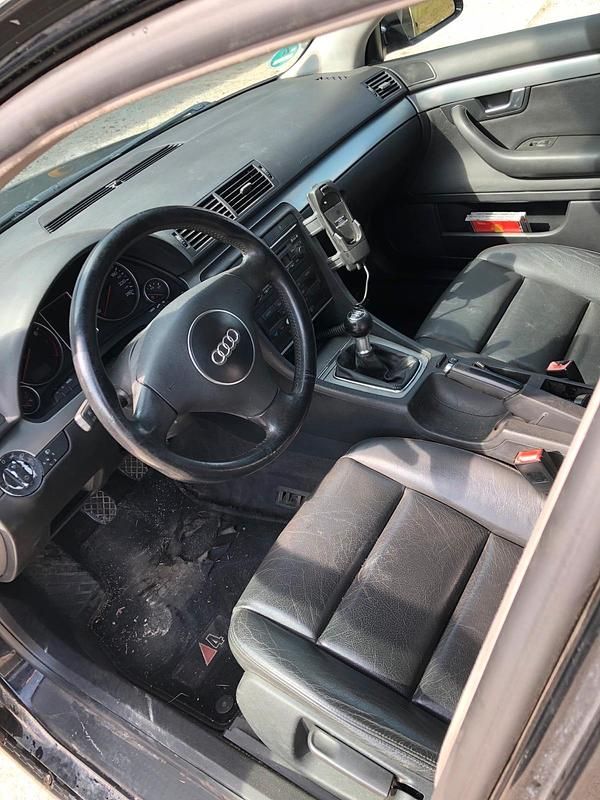 Second-hand Audi A4 136 CP (100 kW) 2001 Negru Berlinǎ