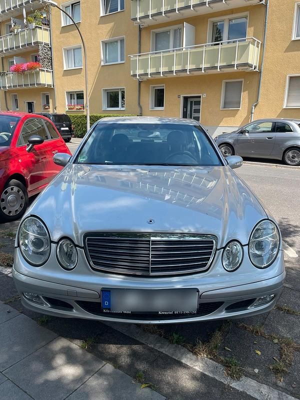 Silber Gebraucht 2004 Mercedes E200 Limousine | 3.990 € (Guter Preis) - Bild 1/4
