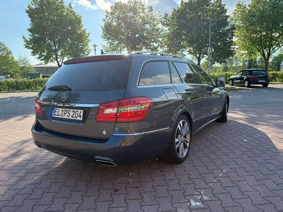 Gebraucht Mercedes E250 Avantgarde 204 PS (150 kW) 2012 Grau Limousine