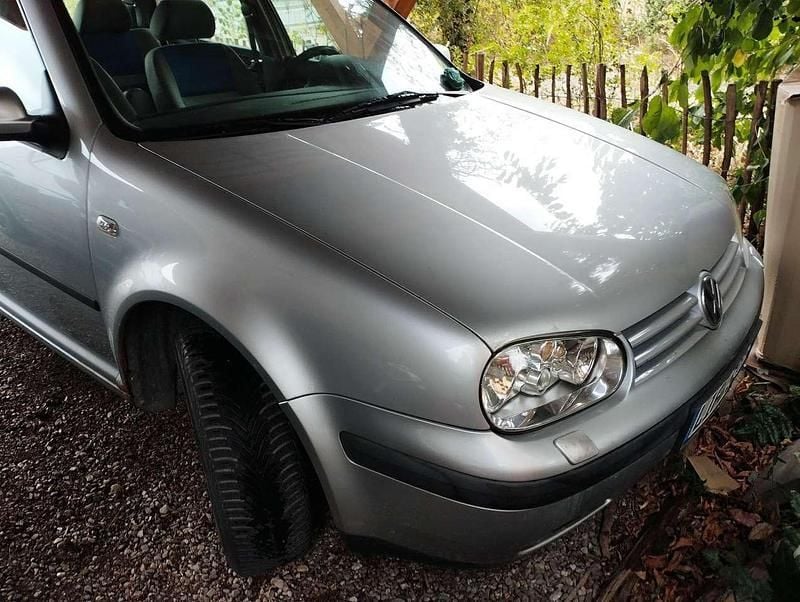 Silber Gebraucht 2001 VW Golf IV Edition Limousine | 700 € (Superpreis) - Bild 1/4