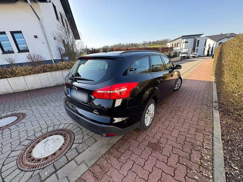 Gebraucht Ford Focus Business Edition 125 PS (91 kW) 2015 Schwarz Kombi