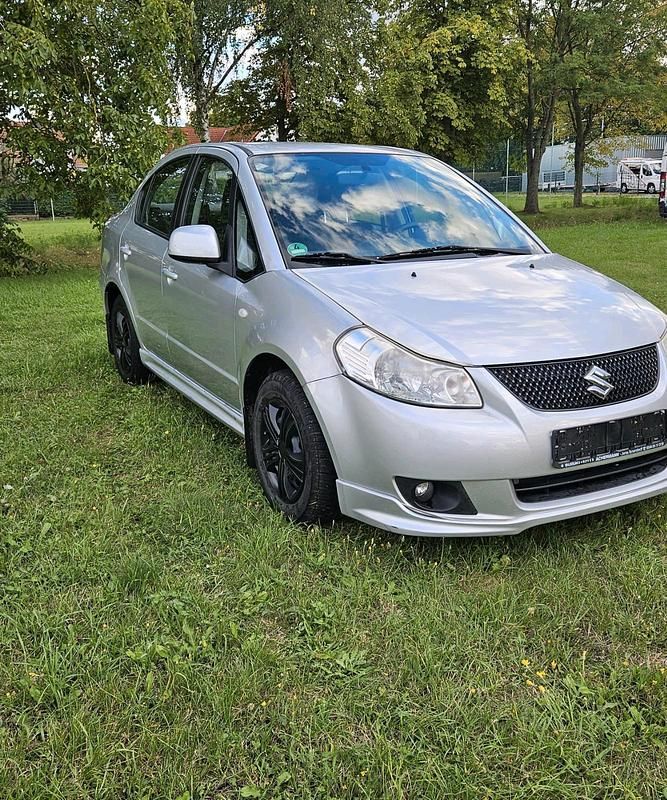 Silber Gebraucht 2011 Suzuki SX4 Limousine | 2.999 € (Fairer Preis) - Bild 1/4