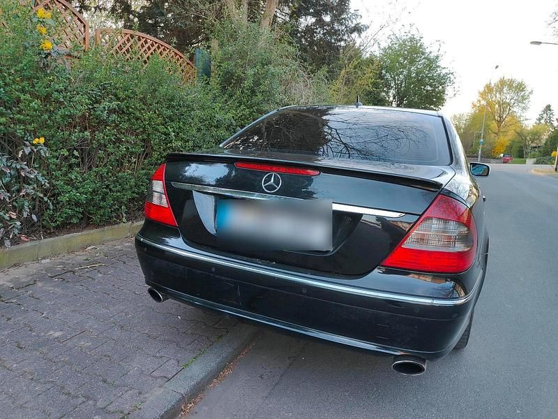 Gebraucht Mercedes E200 Avantgarde 235 PS (172 kW) 2009 Schwarz Limousine