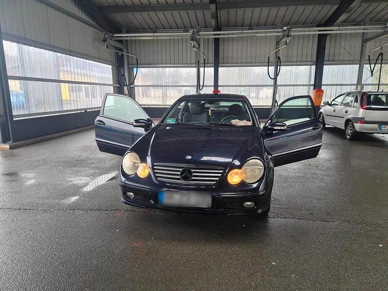 Gebraucht Mercedes C200 142 PS (104 kW) 2003 Blau Coupé