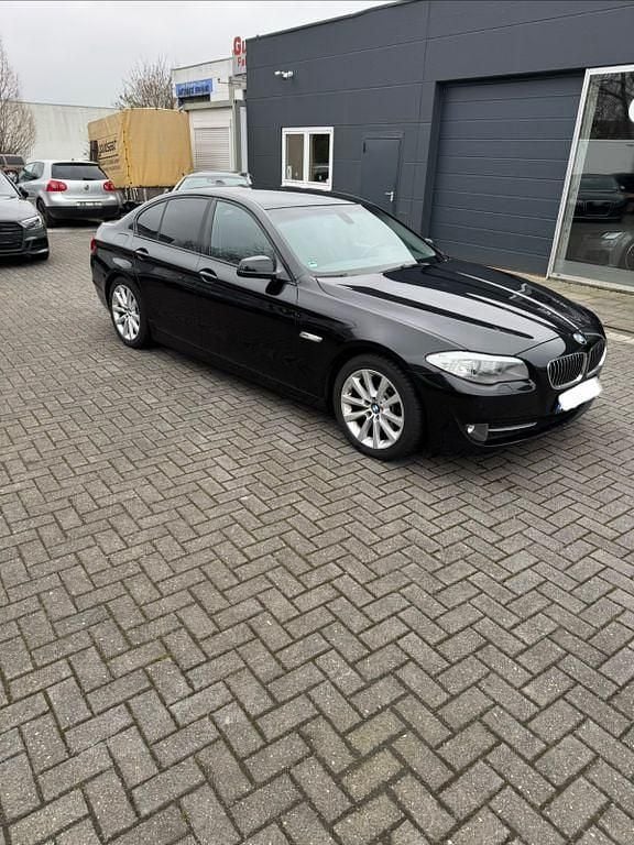 Gebraucht BMW 525 Sport Line 204 PS (150 kW) 2011 Schwarz Limousine