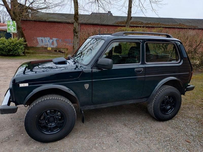 Gebraucht Lada niva 83 PS (61 kW) 2019 Grün SUV