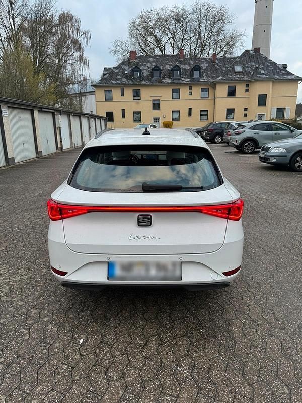 Gebraucht Seat Leon 150 PS (110 kW) 2022 Weiß Kombi