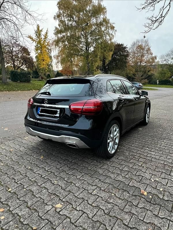 Gebraucht Mercedes GLA200 156 PS (114 kW) 2018 Schwarz SUV