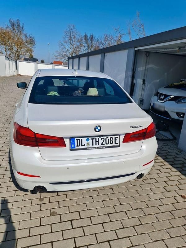 Gebraucht BMW 530e Sport Line 252 PS (185 kW) 2020 Weiß Limousine