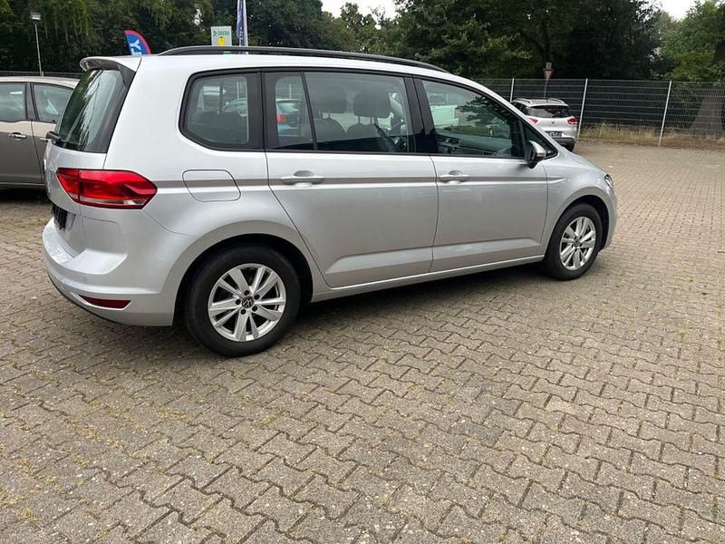 Gebraucht VW Touran Comfortline 150 PS (110 kW) 2020 Silber Van / Kleinbus
