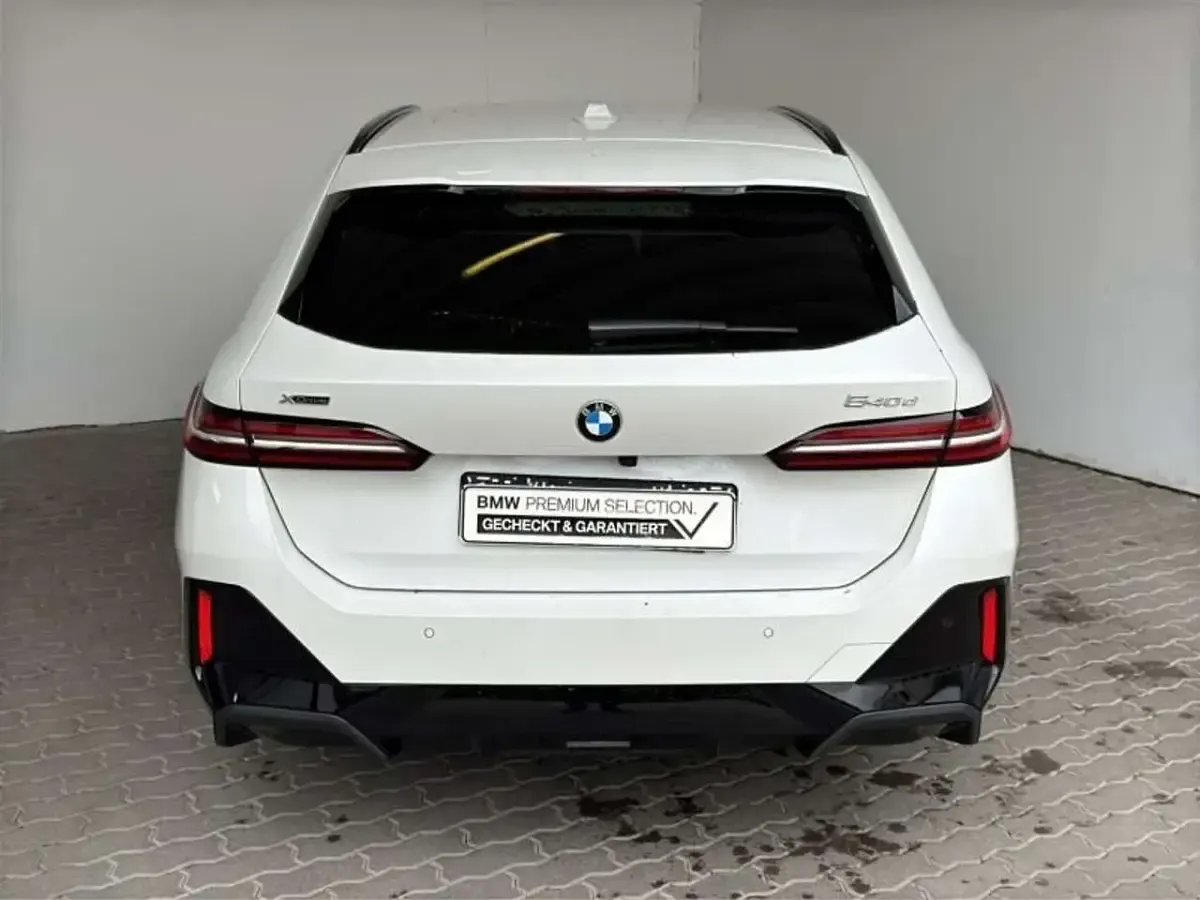 Gebraucht BMW 540 M Sport 286 PS (210 kW) 2025 Mineralweiss metallic Kombi