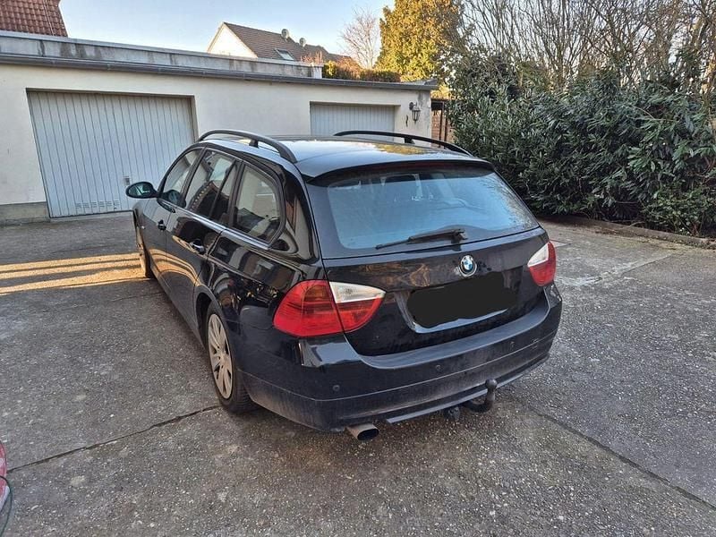 Schwarz Gebraucht 2007 BMW 318 Kombi | 2.399 € (Superpreis) - Bild 1/4