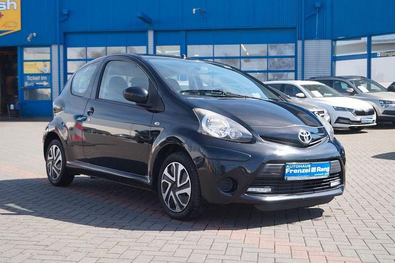 Gebraucht Toyota Aygo 68 PS (50 kW) 2012 Schwarz Kleinwagen