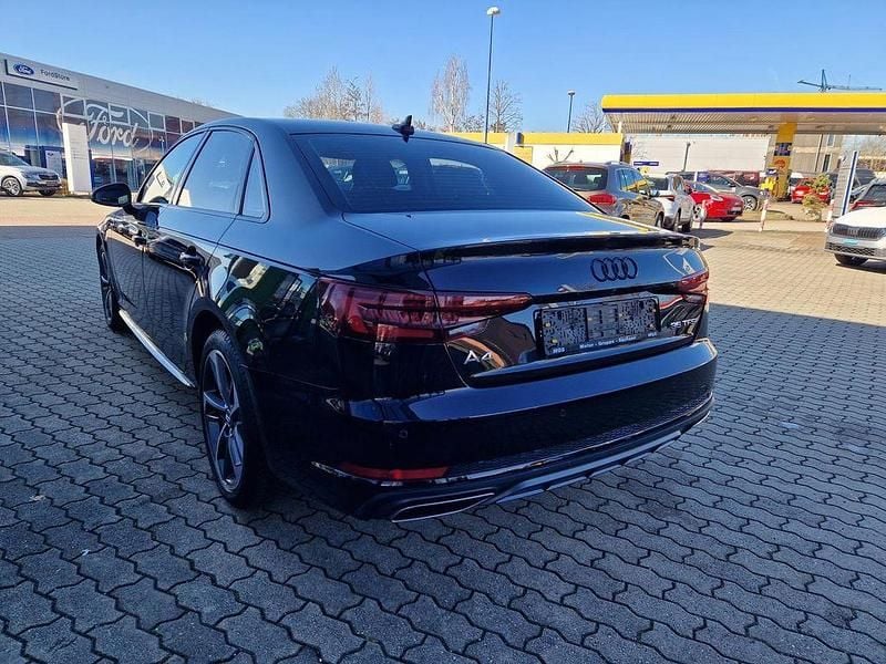 Gebraucht Audi A4 S-Line 150 PS (110 kW) 2019 Mythosschwarz metallic Limousine
