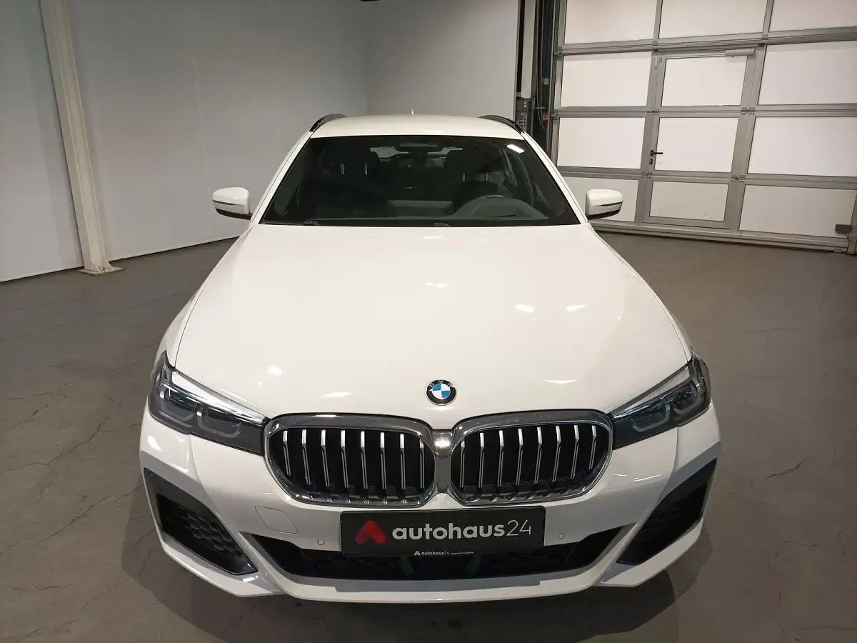 Gebraucht BMW 530 M Sport 286 PS (210 kW) 2022 Weiß Kombi