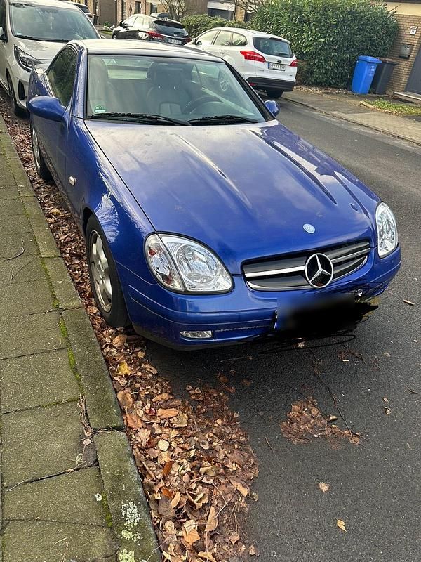 Blau Gebraucht 1999 Mercedes SLK200 Cabrio | 2.500 € - Bild 1/4
