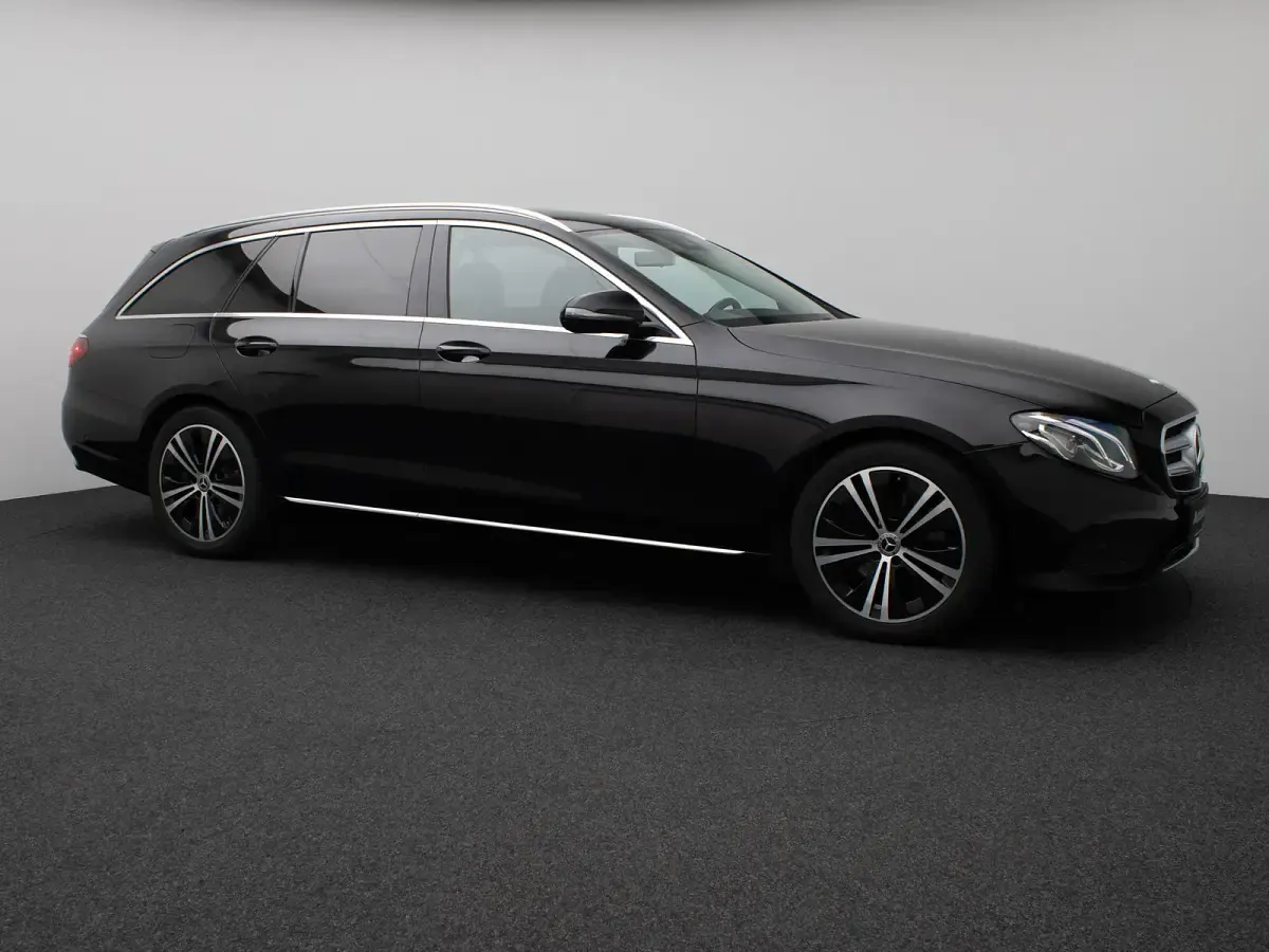 Gebraucht Mercedes E220 Avantgarde 194 PS (142 kW) 2019 Schwarz Kombi