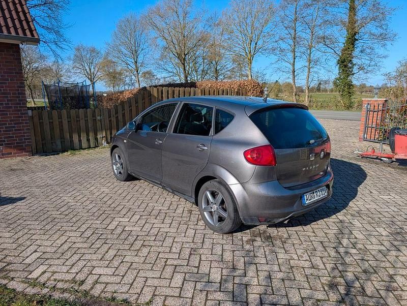 Gebraucht Seat Altea 105 PS (77 kW) 2014 Grau Van / Kleinbus