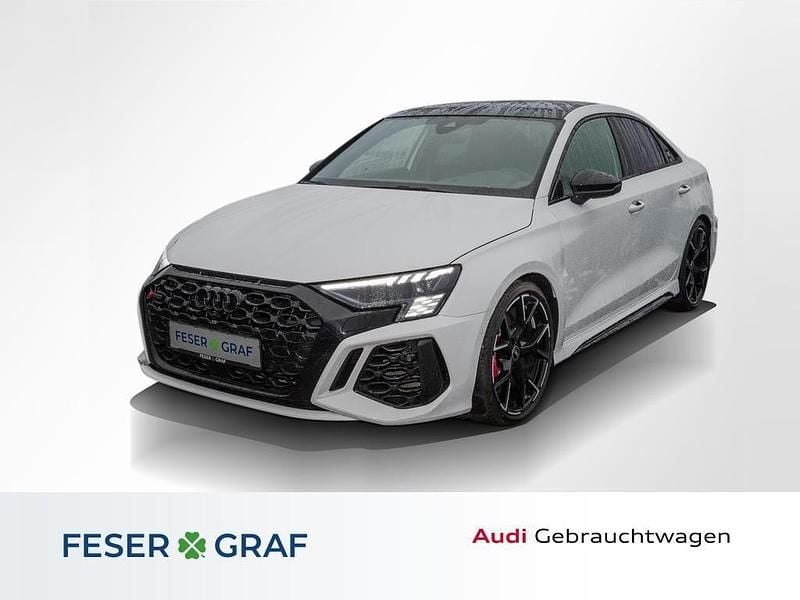 Gletscherweiß metallic Gebraucht 2024 Audi RS3 Ambiente Kleinwagen | 62.990 € (Guter Preis) - Bild 1/4