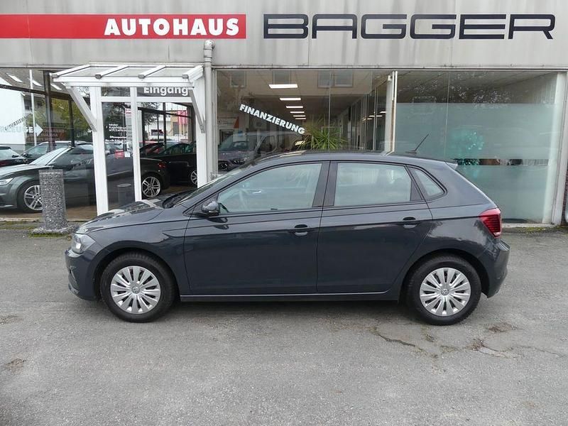 Grau Gebraucht 2019 VW Polo Comfortline Limousine | 10.990 € (Fairer Preis) - Bild 1/4