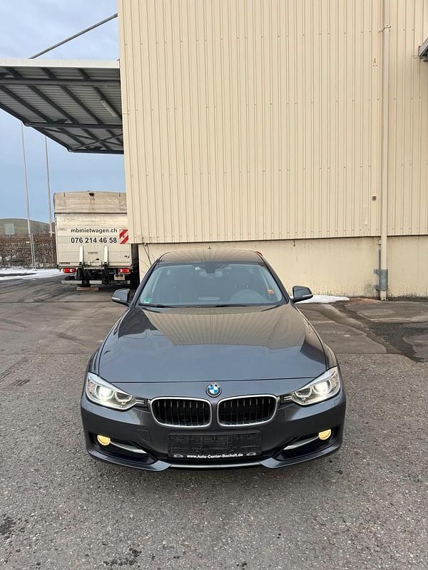 Gebraucht BMW 318 Sport Line 150 PS (110 kW) 2013 Grau Kombi