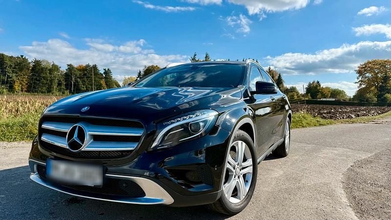 Gebraucht Mercedes GLA250 211 PS (155 kW) 2016 Schwarz SUV