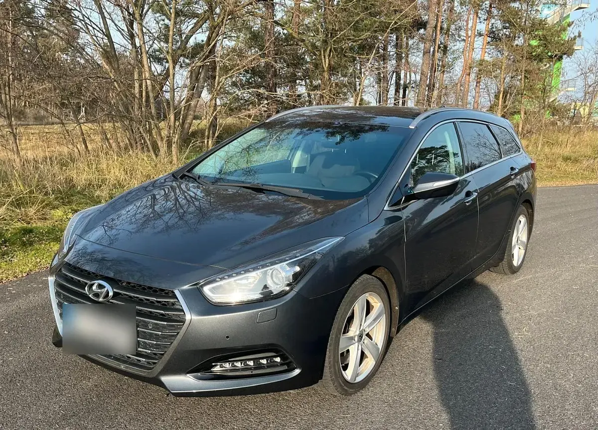 Gebraucht Hyundai i40 Premium 141 PS (103 kW) 2015 Blau Limousine