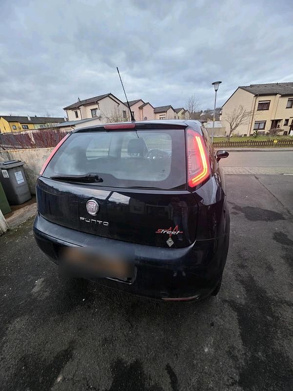 Gebraucht Fiat Punto 70 PS (51 kW) 2014 Blau Kleinwagen