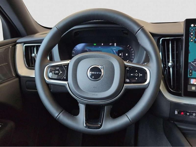 Neu Volvo XC60 Plus 250 PS (183 kW) 2025 Forest lake SUV