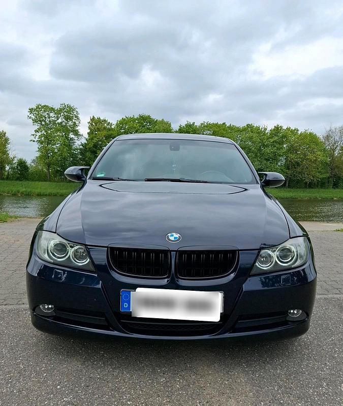 Gebraucht BMW 320 170 PS (125 kW) 2008 Blau Limousine