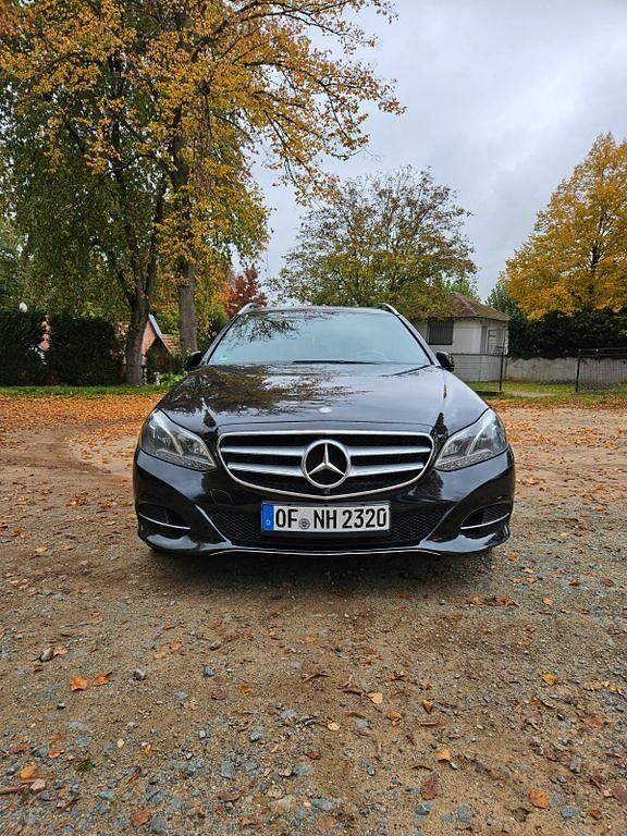 Schwarz Gebraucht 2014 Mercedes E350 Kombi | 11.500 € (Fairer Preis) - Bild 1/4