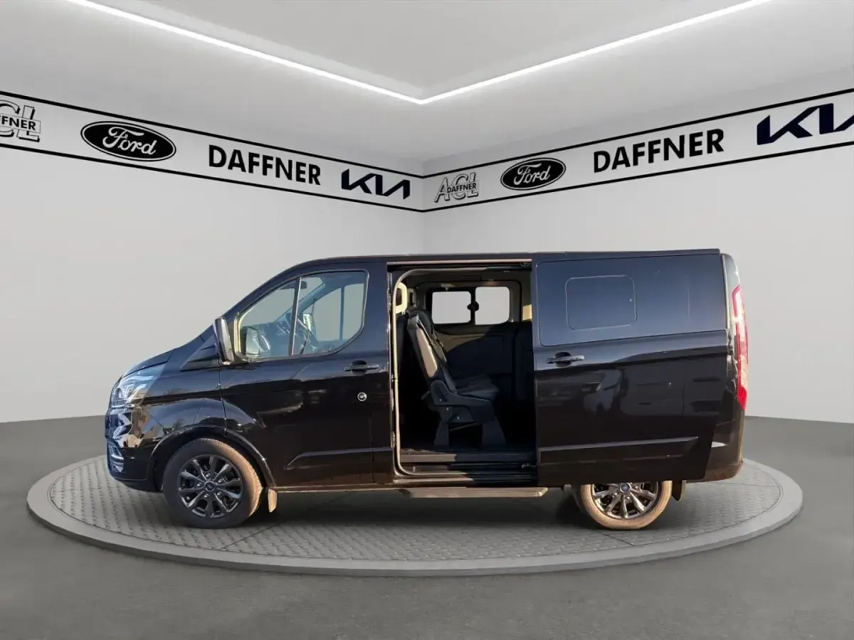 Gebraucht Ford Tourneo Custom Titanium X 185 PS (136 kW) 2020 Obsidianschwarz metallic Van