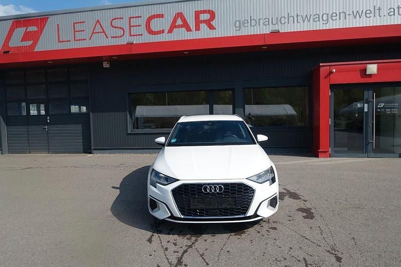 Weiß Gebraucht 2021 Audi A3 Sportback Advanced Kleinwagen | 18.708 € (Fairer Preis) - Bild 1/4