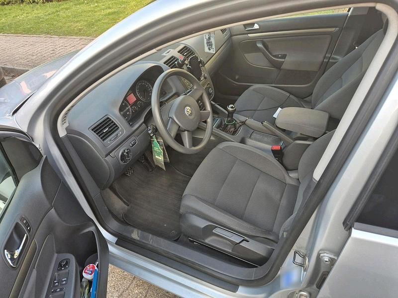 Gebraucht VW Golf IV 115 PS (84 kW) 2004 Silber Kleinwagen