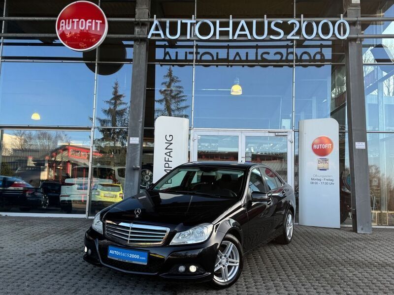 Obsidianschwarz metalliclack Gebraucht 2012 Mercedes C200 Limousine | 8.850 € (Guter Preis) - Bild 1/4