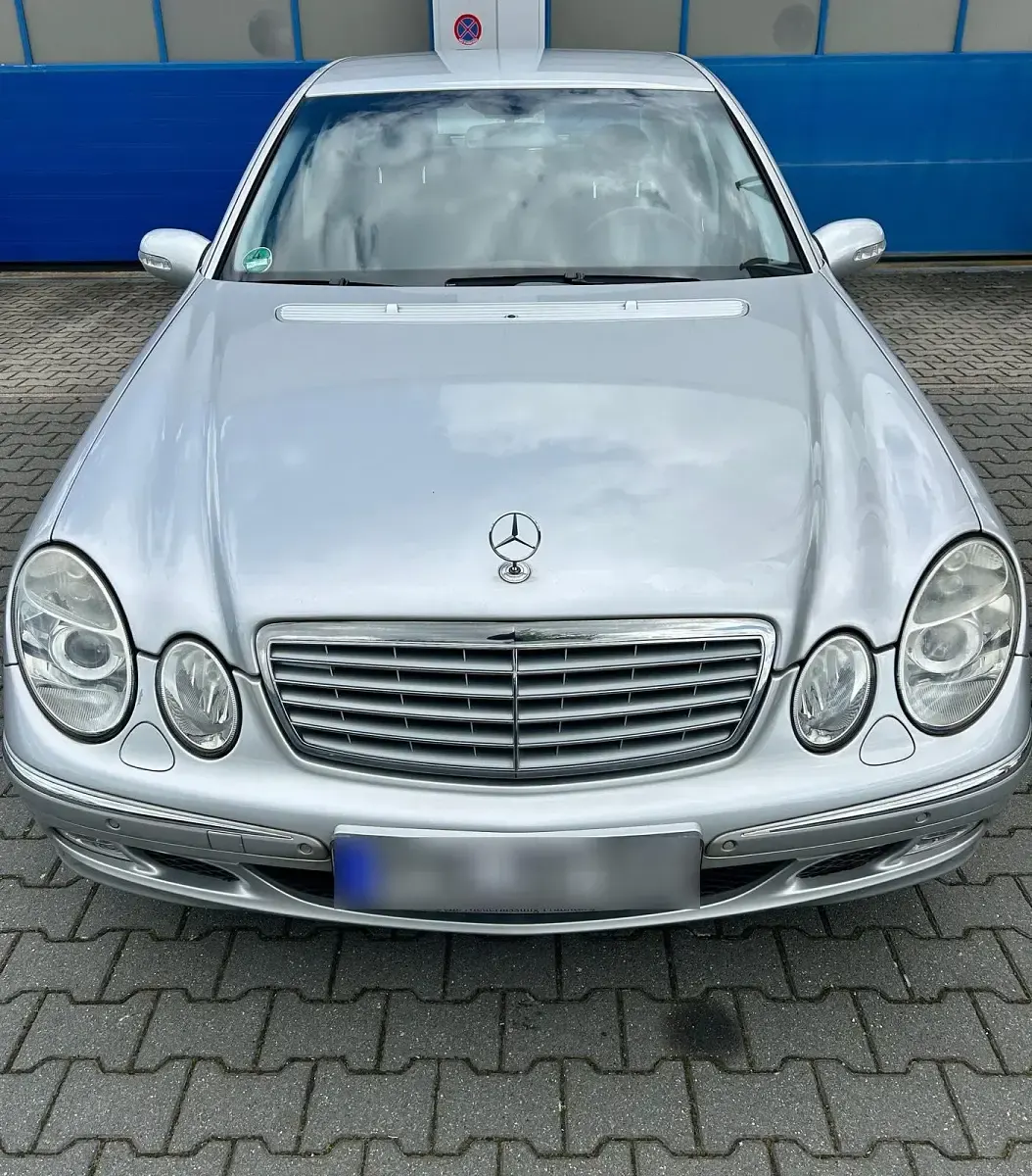 Gebraucht Mercedes E240 177 PS (130 kW) 2003 Silber Limousine