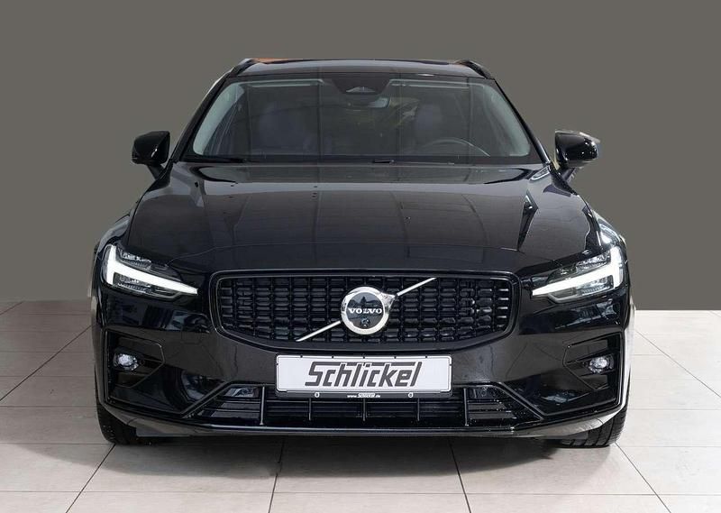 Gebraucht Volvo V60 Plus 197 PS (144 kW) 2024 Onyx black Kombi