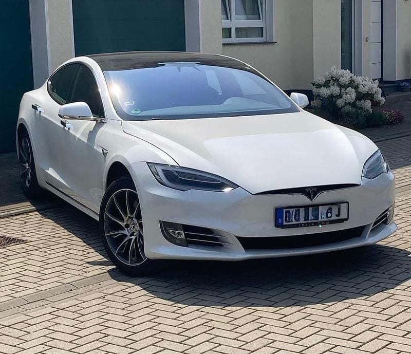 Second-hand Tesla Model S 413 kW (562 CP) 2019 Alb Hatchback