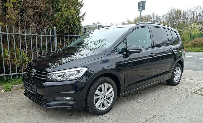 Gebraucht VW Touran 150 PS (110 kW) 2020 Deep black perleffekt Van / Kleinbus