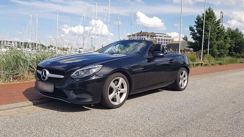 Schwarz Gebraucht 2018 Mercedes SLC200 Cabrio | 28.999 € (Fairer Preis) - Bild 1/4