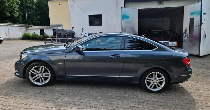 Gebraucht Mercedes C180 156 PS (114 kW) 2012 Andere farben Coupé