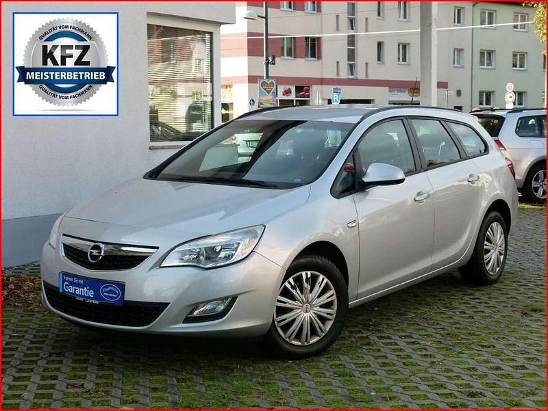 Silber Gebraucht 2013 Opel Astra Kombi | 5.390 € (Fairer Preis) - Bild 1/4