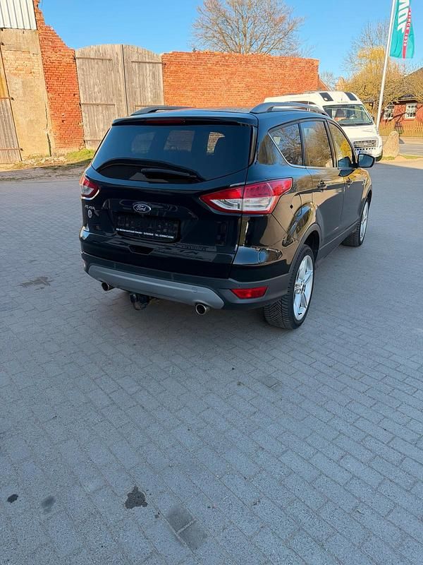 Gebraucht Ford Kuga 180 PS (132 kW) 2015 Schwarz SUV