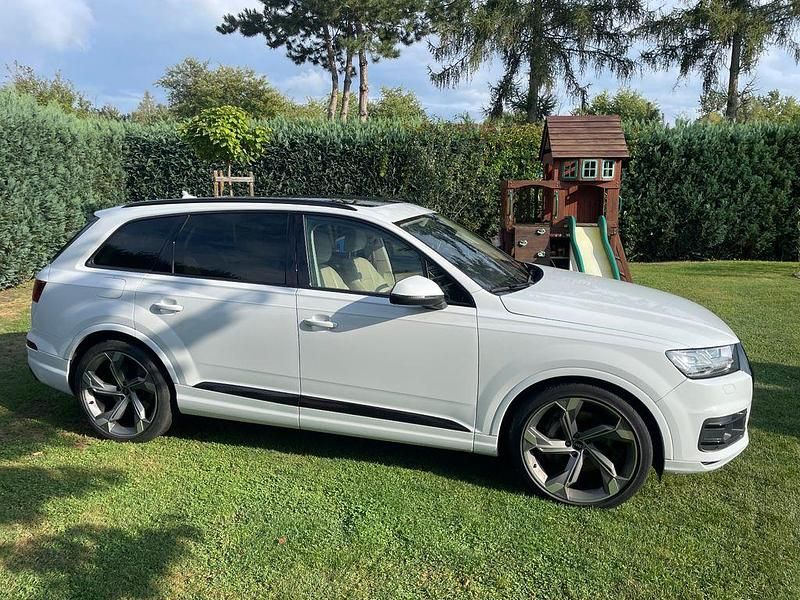 Weiß Gebraucht 2018 Audi Q7 Ambiente SUV | 34.450 € (Fairer Preis) - Bild 1/4