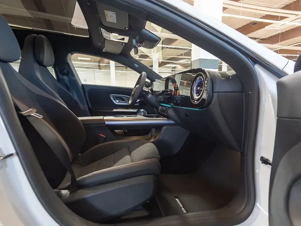 Gebraucht Mercedes CLA220 AMG line 211 PS (155 kW) 2026 Weiss / polarweiß Limousine