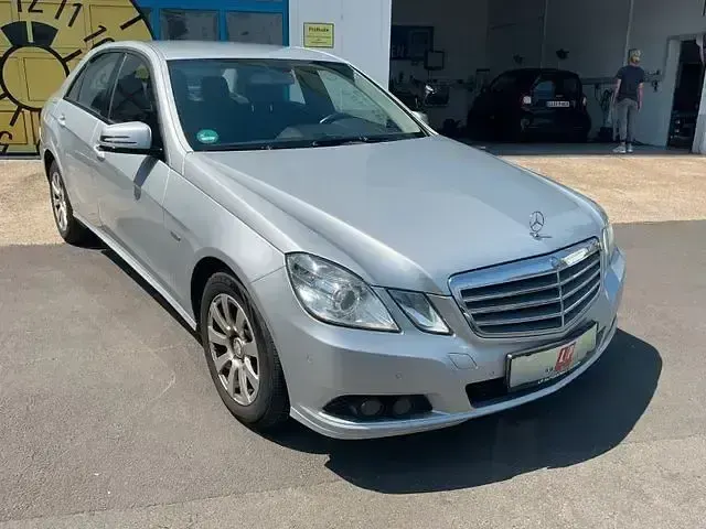 Gebraucht Mercedes E220 170 PS (125 kW) 2010 Silber Limousine