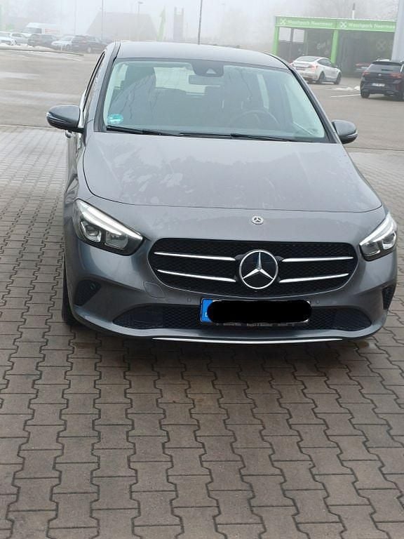 Gebraucht Mercedes B200 150 PS (110 kW) 2020 Grau Van / Kleinbus