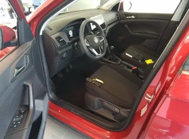 Gebraucht VW T-Cross 95 PS (69 kW) 2025 Kingsredmetallic SUV