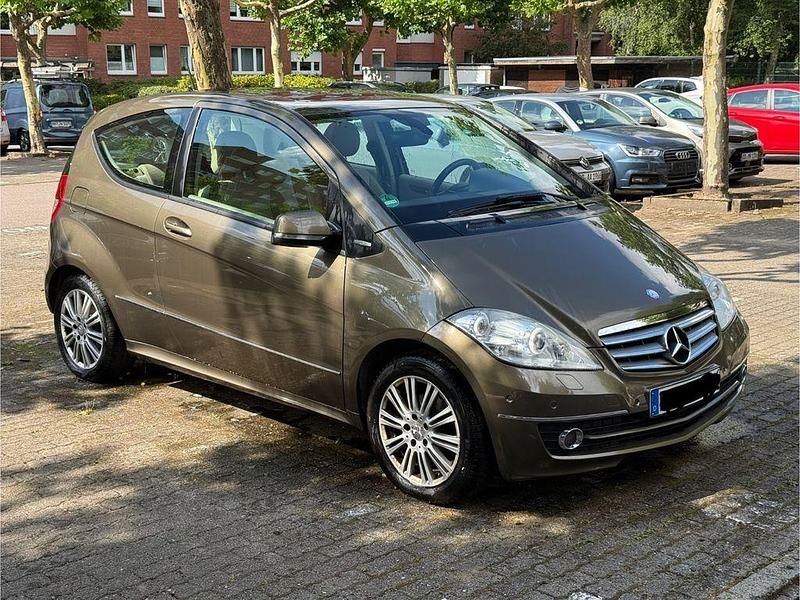 Gold Gebraucht 2009 Mercedes A160 Elegance Limousine | 2.999 € (Guter Preis) - Bild 1/4