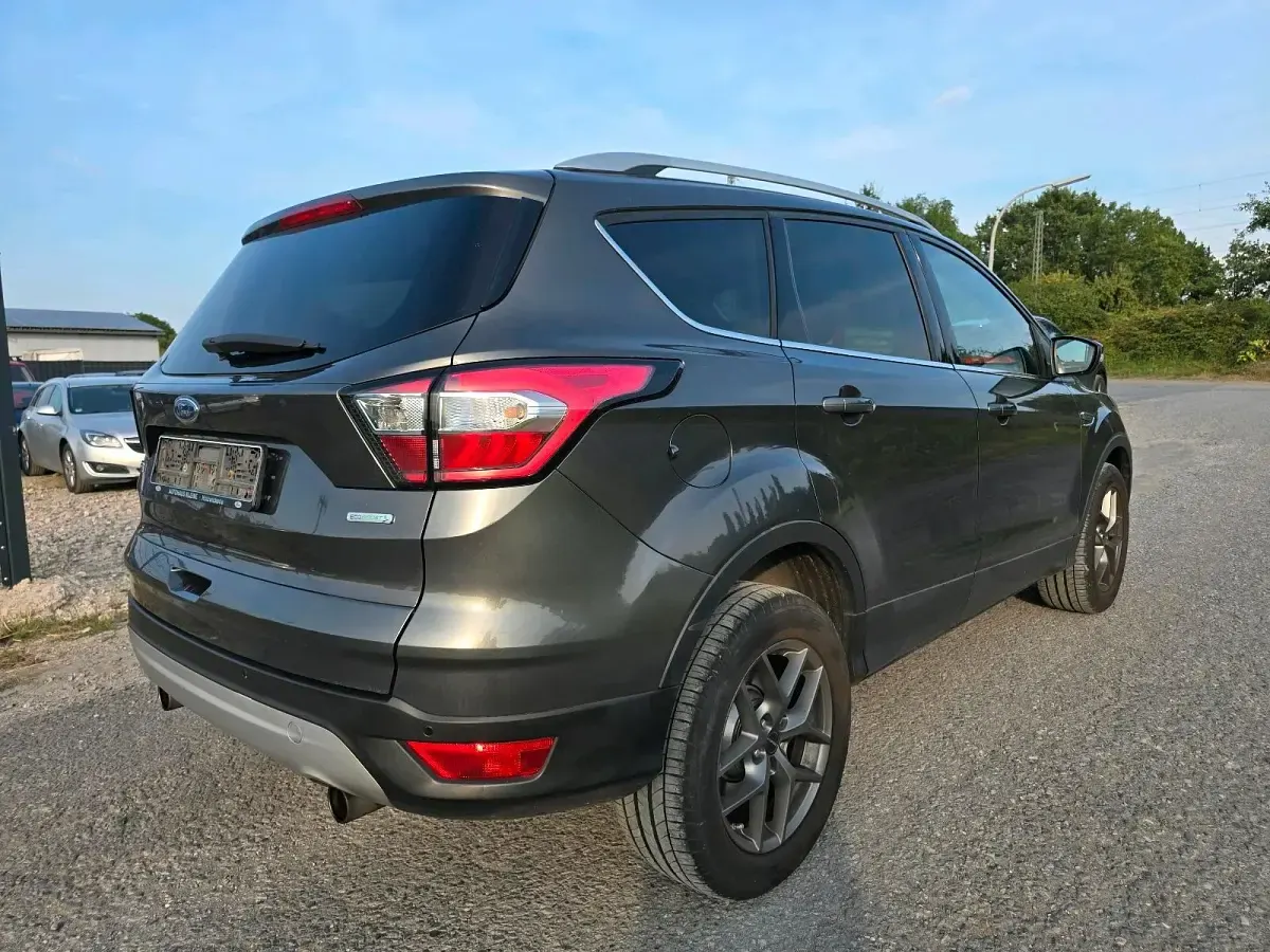 Gebraucht Ford Kuga 120 PS (88 kW) 2017 Grau SUV
